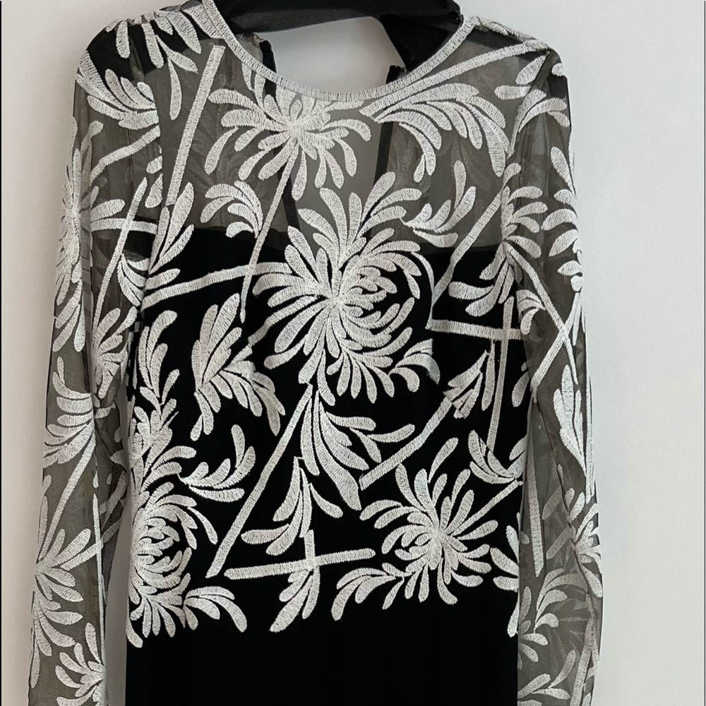 Tadashi Shoji size 8. Beautiful and elegant